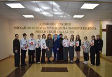 Девять михайловских школьников получили паспорта