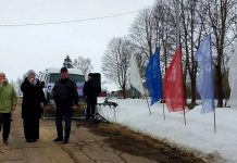 Весенний музыкальный вечер собрал жителей деревни Серебрянь Михайловского округа