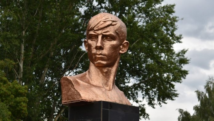 памятник Анатолию Мерзлову. Михайлов.19.05.26