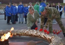В День памяти и скорби михайловцы зажгли свечи на мемориале Воинской Славы